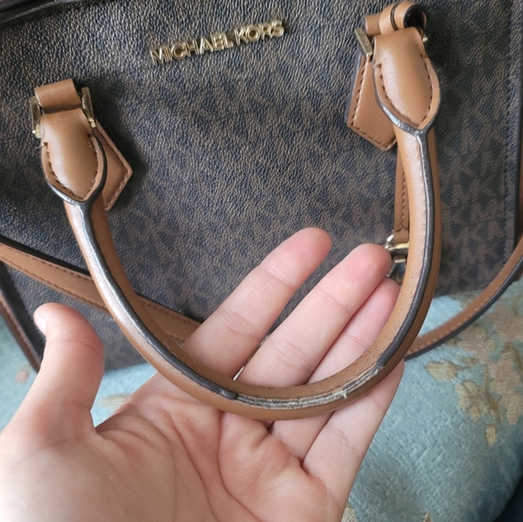 Micheal Kors crossbody - Picture 2 of 11